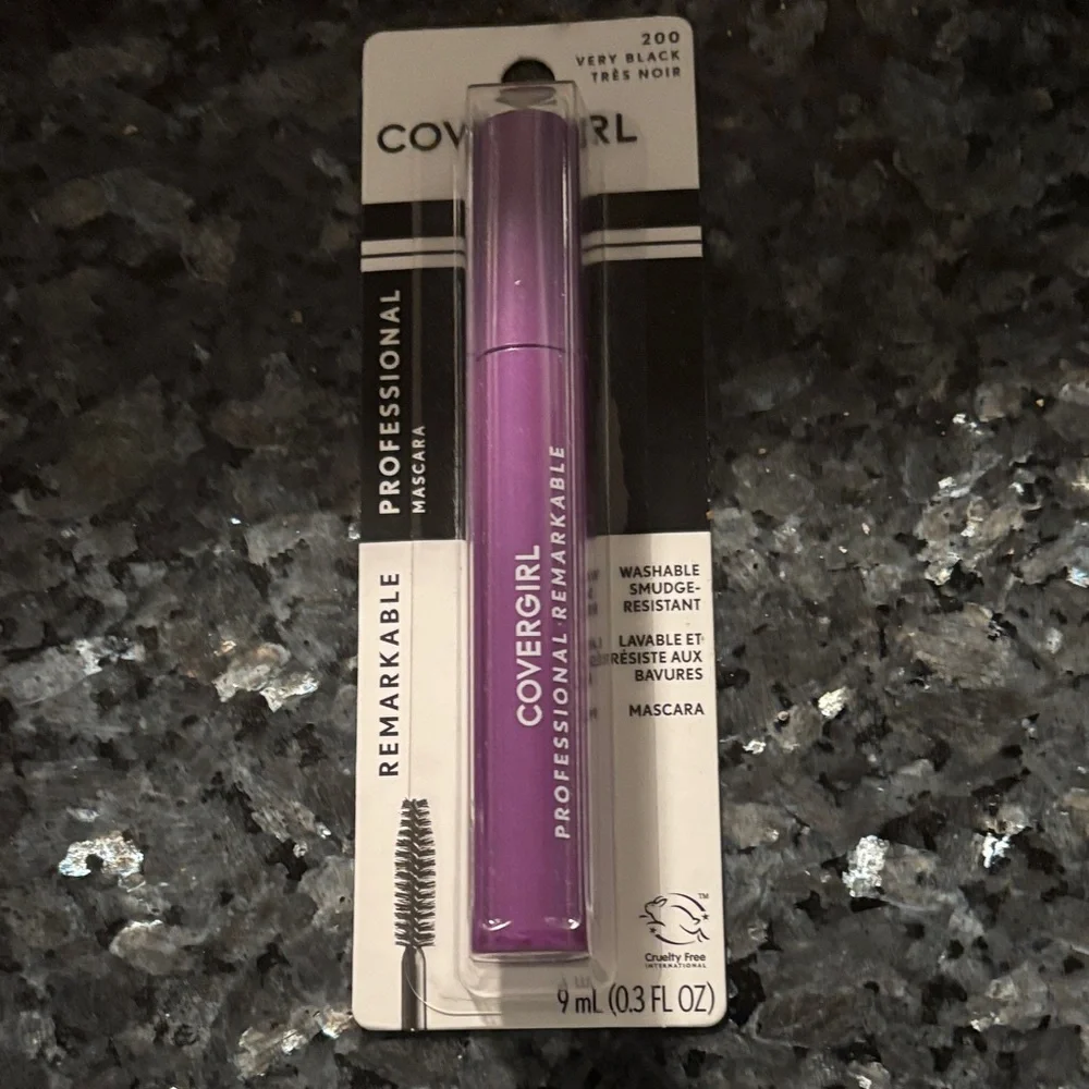 COVERGIRL Professional Mascara in Vibrant Purple